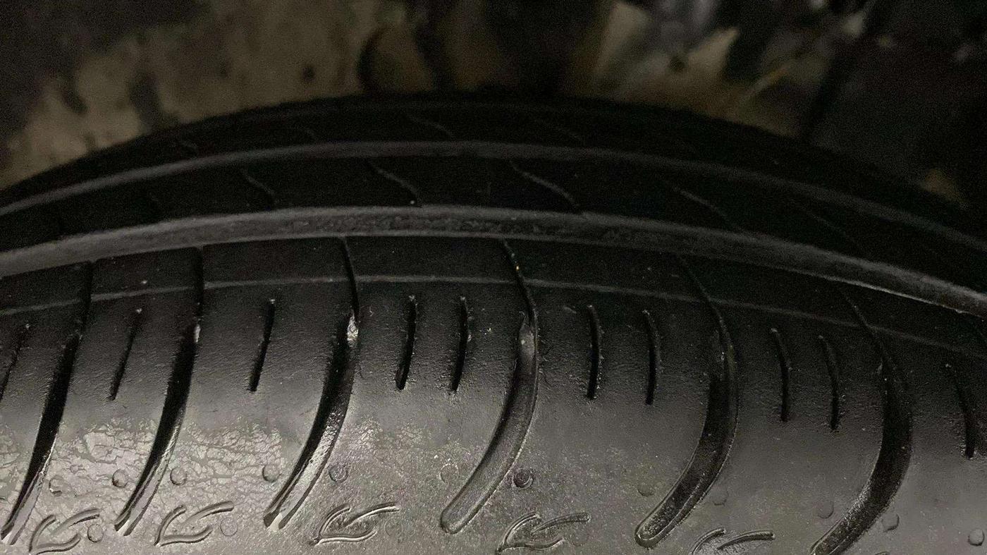 2021 Tata ALTROZ XE PETROL, Petrol, Manual, 51,293 km, Left Front Tyre Tread