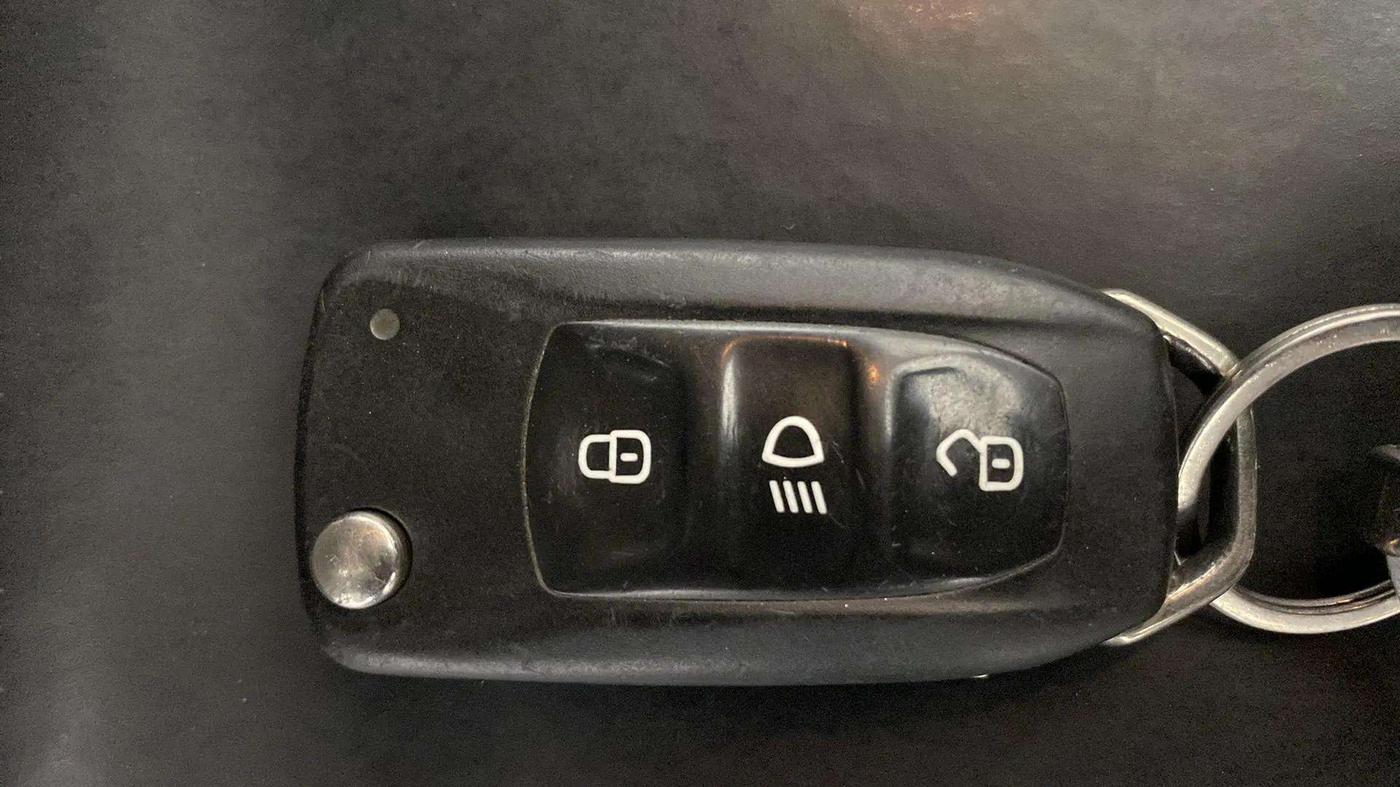2021 Tata ALTROZ XE PETROL, Petrol, Manual, 51,293 km, Key Close Up