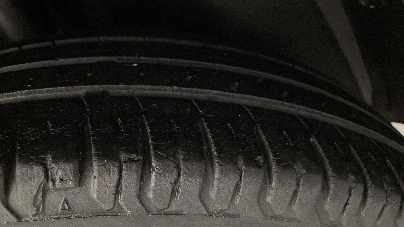 2021 Tata ALTROZ XE PETROL, Petrol, Manual, 51,293 km, Left Rear Tyre Tread
