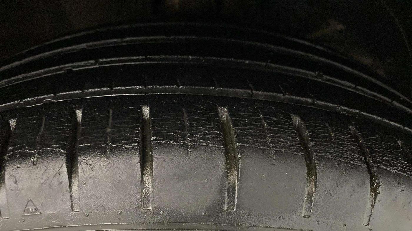 2017 Maruti Baleno ZETA CVT PETROL 1.2, Petrol, Automatic, 45,975 km, Right Front Tyre Tread