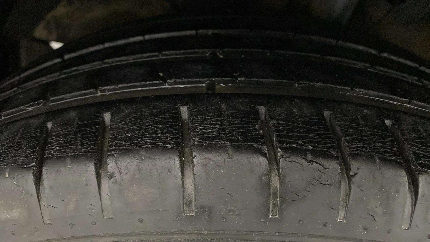 2017 Maruti Baleno ZETA CVT PETROL 1.2, Petrol, Automatic, 45,975 km, Left Front Tyre Tread