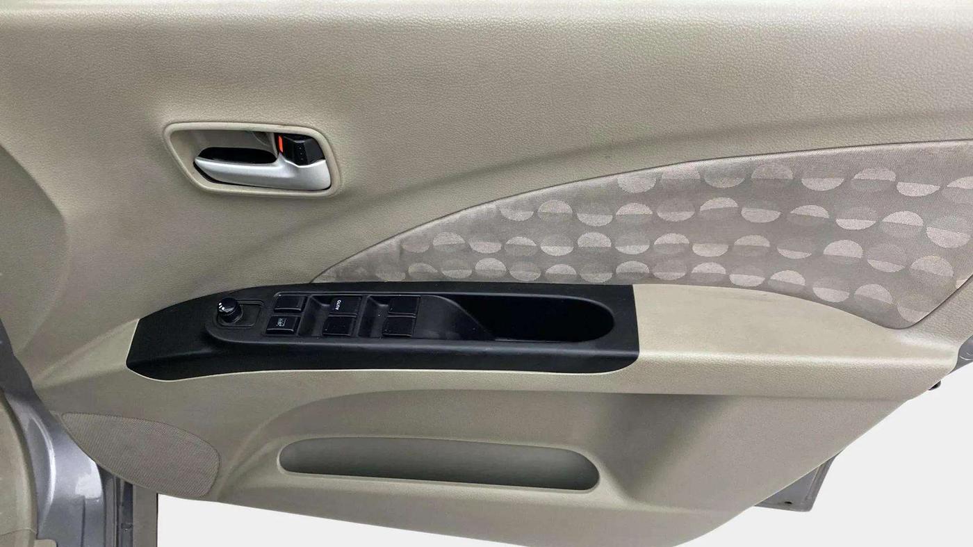 2016 Maruti Celerio ZXI, Petrol, Manual, 70,557 km, Driver Side Door Panels Control