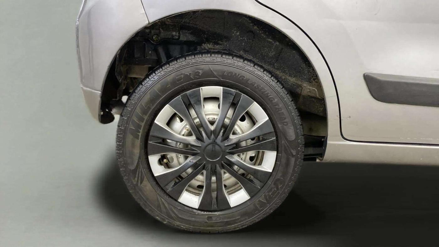 2013 Maruti Wagon R 1.0 LXI CNG, CNG, Manual, 94,252 km, Right Rear Wheel