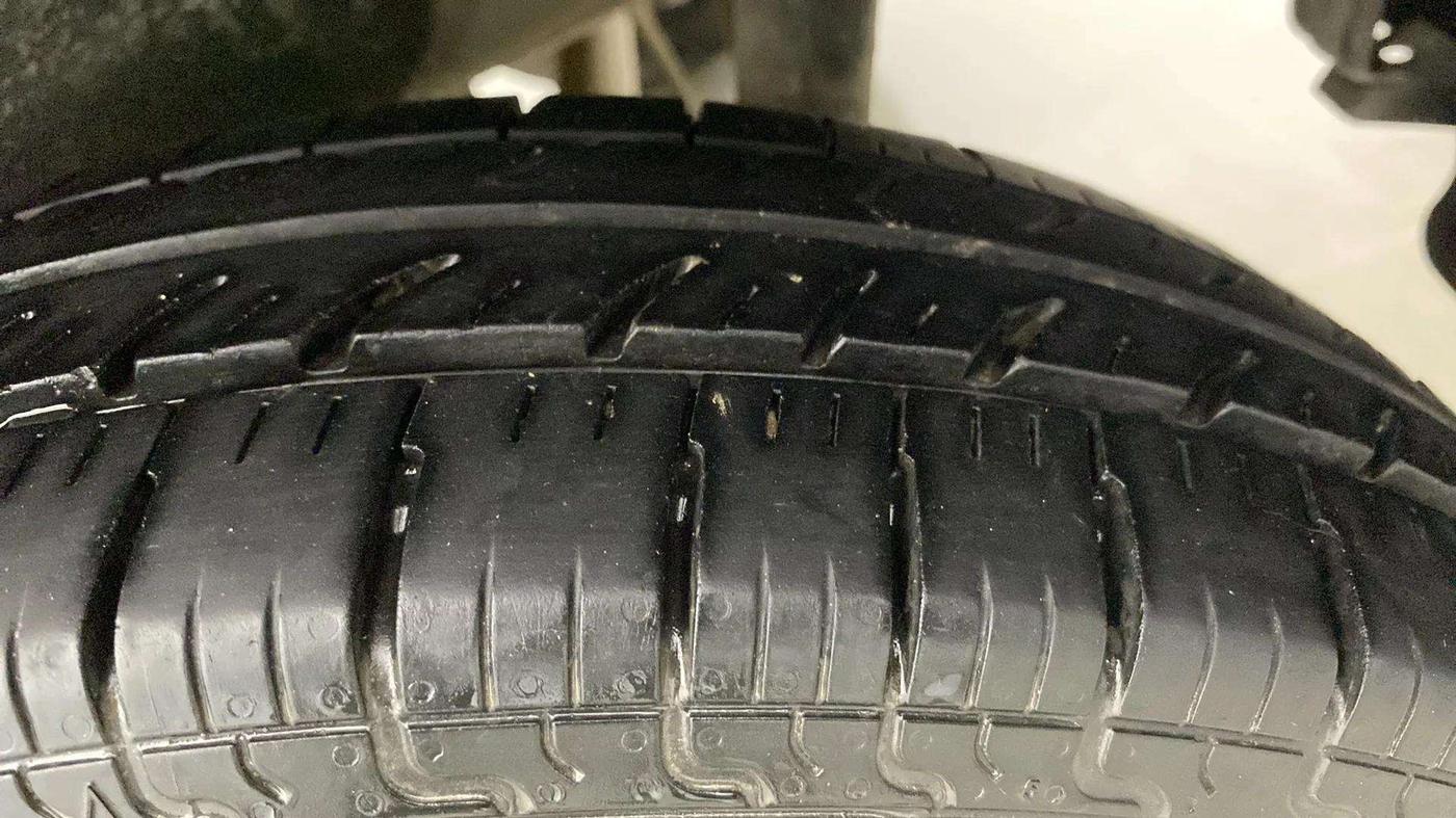 2013 Maruti Wagon R 1.0 LXI CNG, CNG, Manual, 94,252 km, Left Rear Tyre Tread