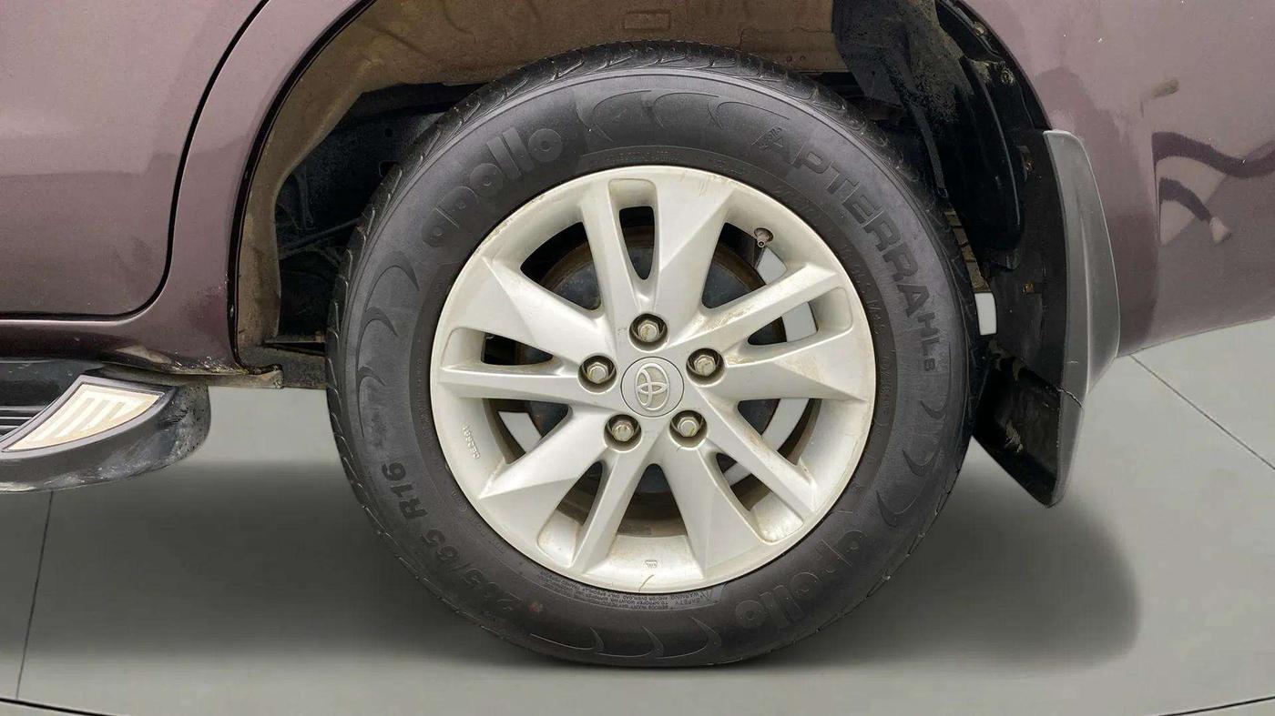 2020 Toyota Innova Crysta 2.4 VX 7 STR, Diesel, Manual, 34,186 km, Left Rear Wheel