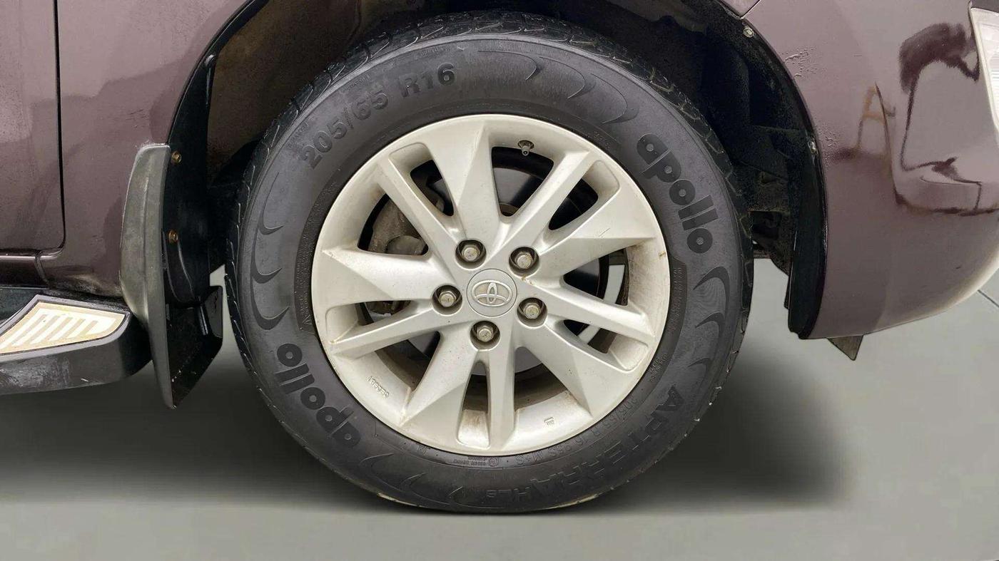 2020 Toyota Innova Crysta 2.4 VX 7 STR, Diesel, Manual, 34,186 km, Right Front Wheel