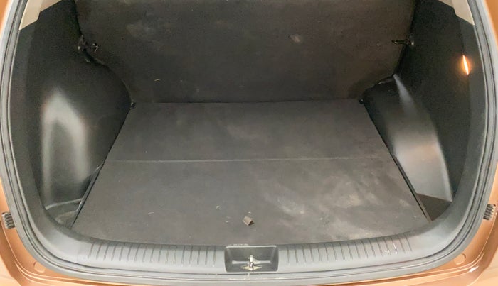 2017 Hyundai Creta E PLUS 1.6 PETROL, Petrol, Manual, 55,852 km, Boot Inside