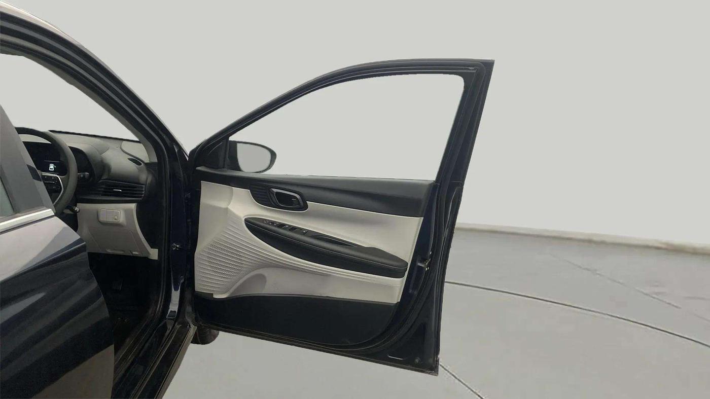 2024 Hyundai NEW I20 Sportz (O) 1.2 IVT, Petrol, Automatic, 26,371 km, RHS Front Door