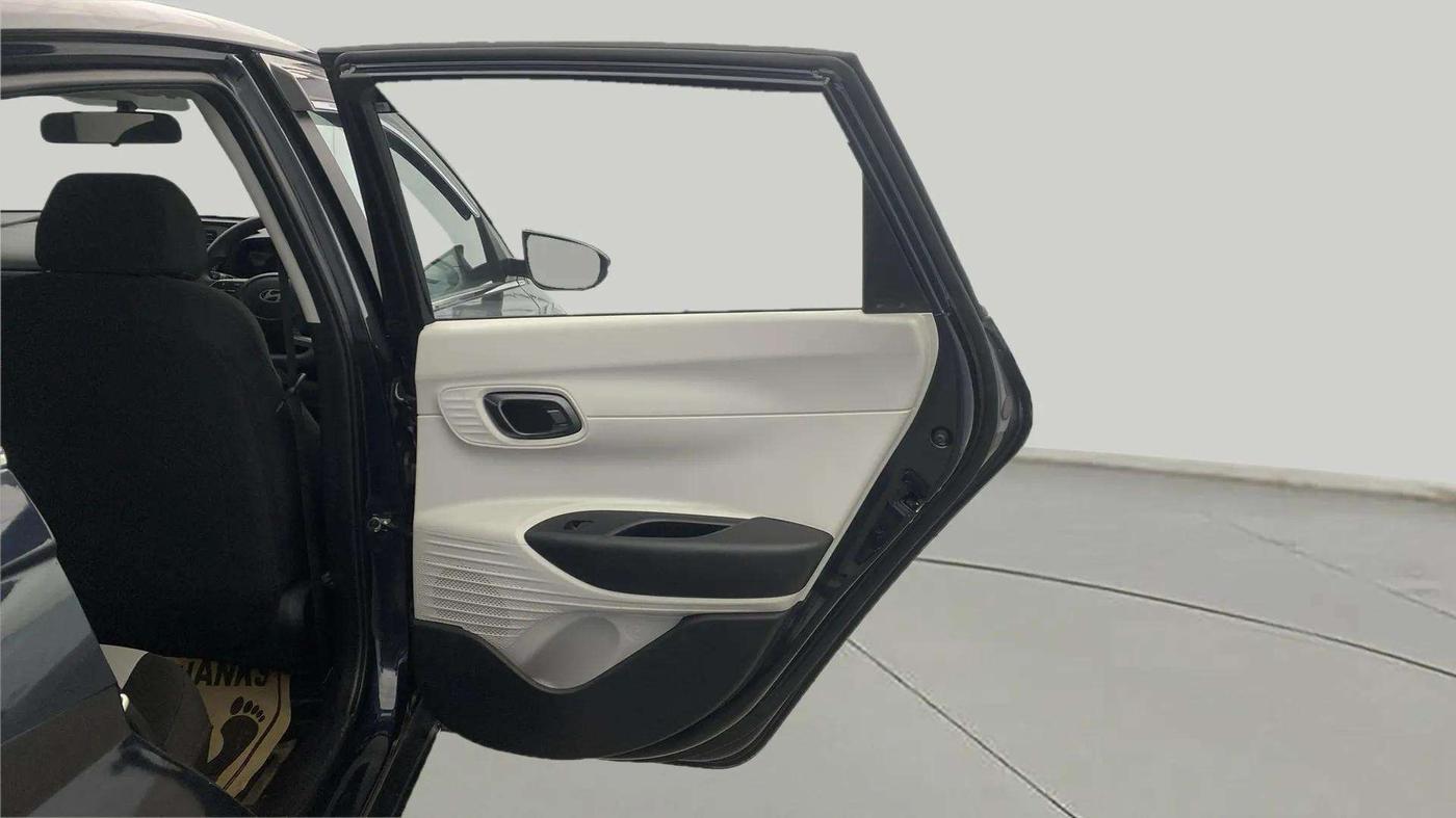 2024 Hyundai NEW I20 Sportz (O) 1.2 IVT, Petrol, Automatic, 26,371 km, RHS Rear Door