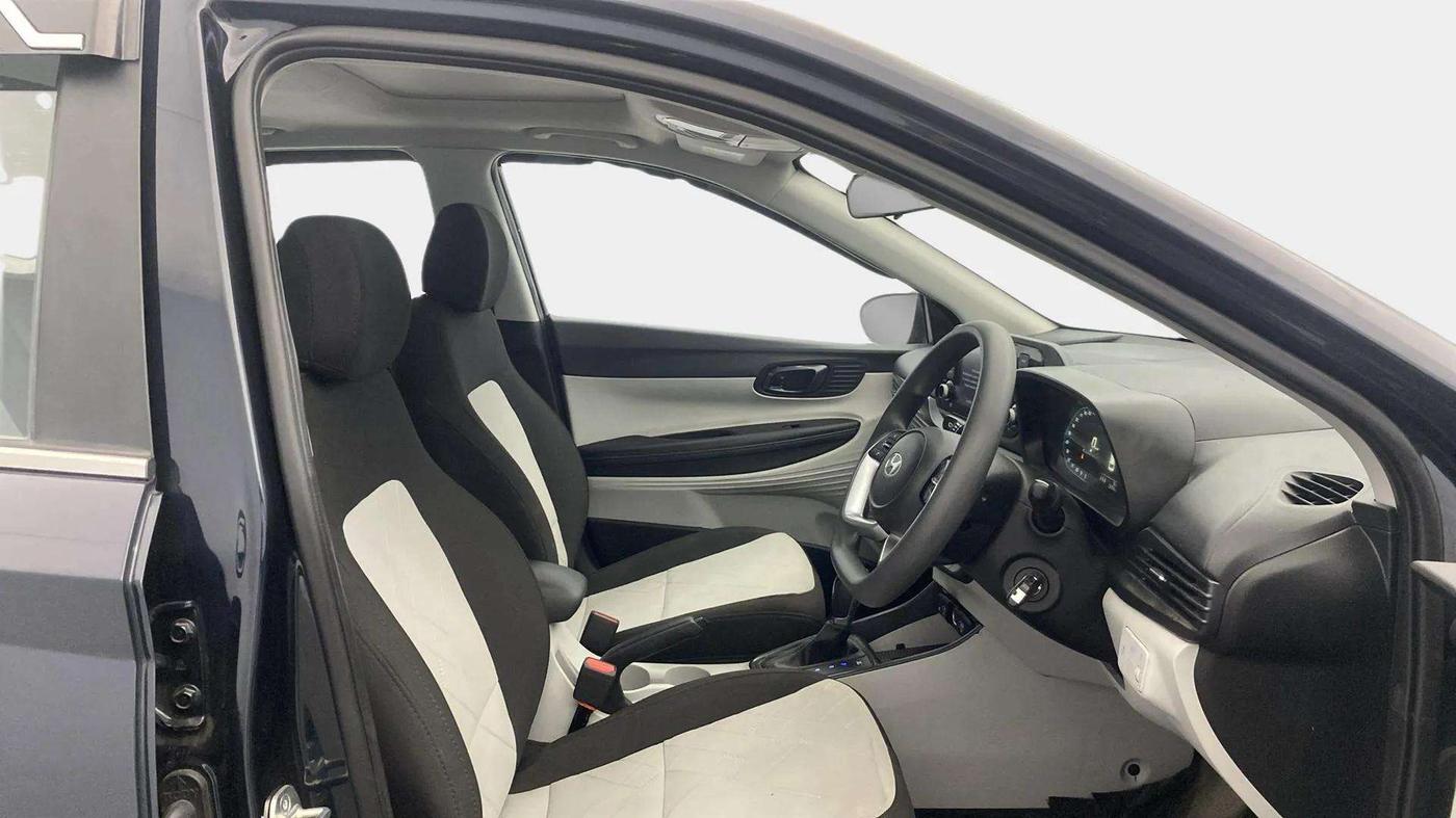 2024 Hyundai NEW I20 Sportz (O) 1.2 IVT, Petrol, Automatic, 26,371 km, Right Side Front Door Cabin