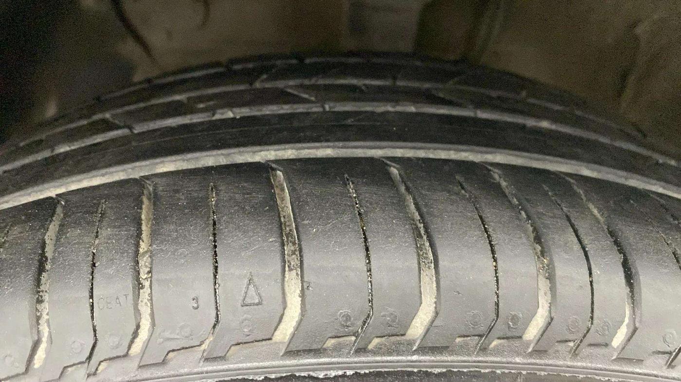 2024 Hyundai NEW I20 Sportz (O) 1.2 IVT, Petrol, Automatic, 26,371 km, Left Front Tyre Tread