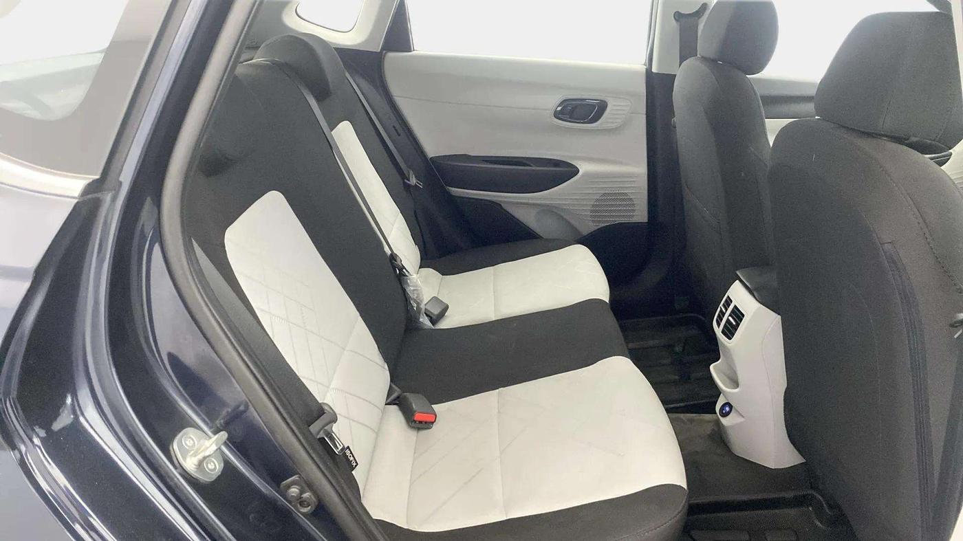 2024 Hyundai NEW I20 Sportz (O) 1.2 IVT, Petrol, Automatic, 26,371 km, Right Side Rear Door Cabin
