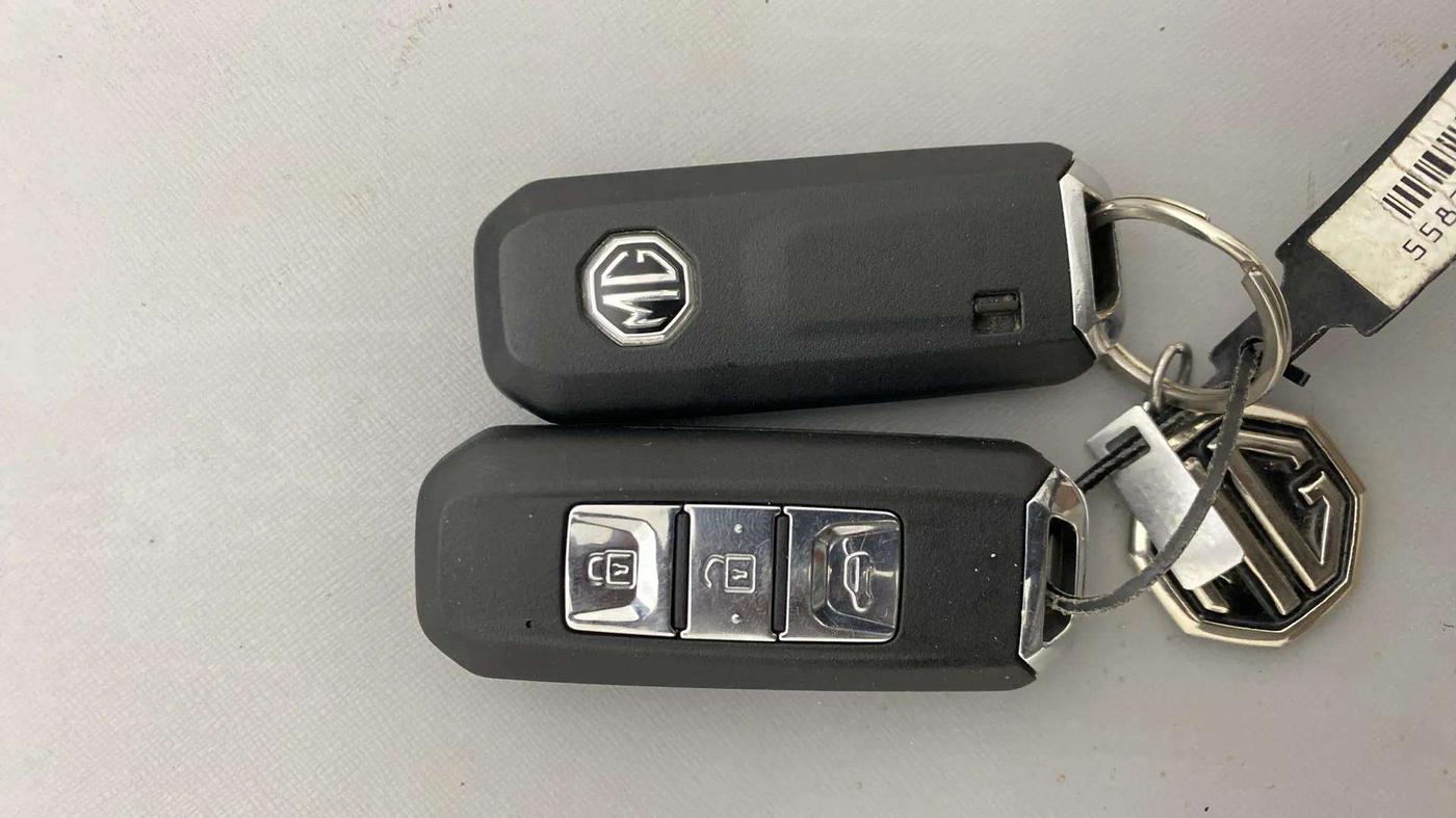 2020 MG HECTOR PLUS SHARP 1.5 PETROL TURBO DCT 6-STR, Petrol, Automatic, 16,935 km, Key Close Up