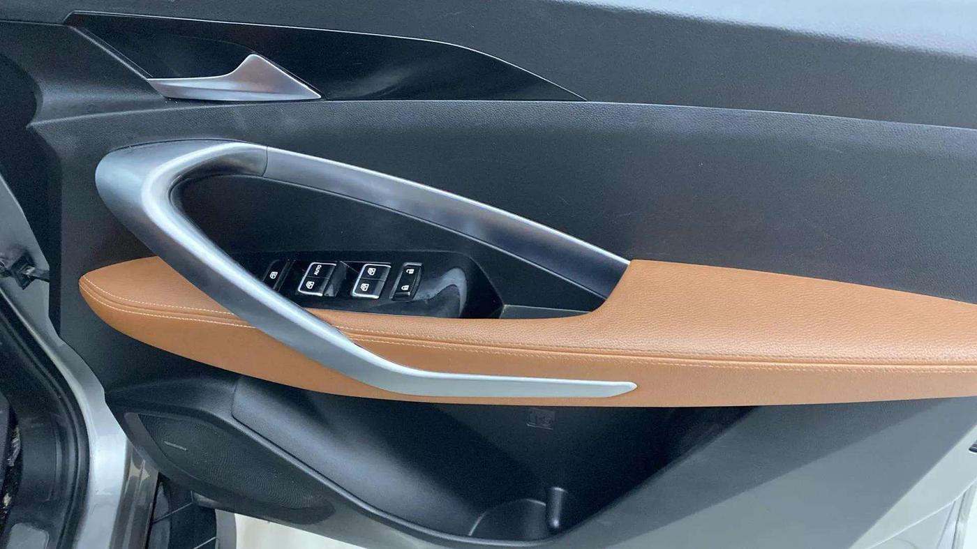 2020 MG HECTOR PLUS SHARP 1.5 PETROL TURBO DCT 6-STR, Petrol, Automatic, 16,935 km, Driver Side Door Panels Control