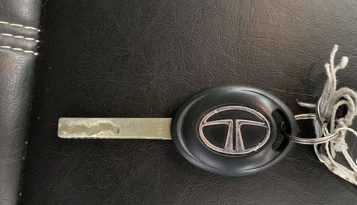 2023 Tata PUNCH PURE MT, Petrol, Manual, 18,625 km, Key Close Up
