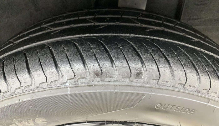 2021 Nissan MAGNITE XV PREMIUM TURBO CVT DUAL TONE, Petrol, Automatic, 35,148 km, Left Rear Tyre Tread