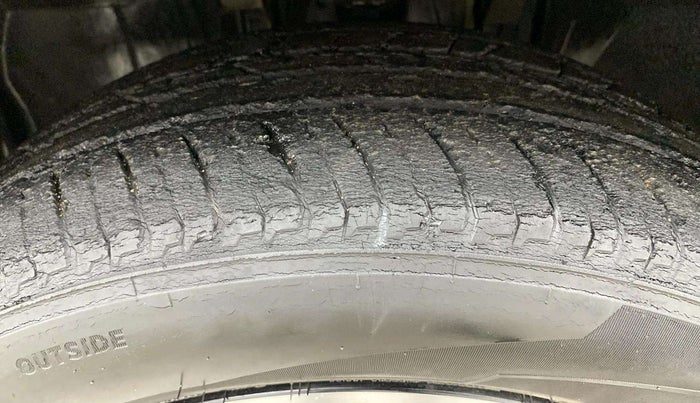 2021 Nissan MAGNITE XV PREMIUM TURBO CVT DUAL TONE, Petrol, Automatic, 35,148 km, Left Front Tyre Tread