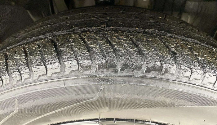 2021 Nissan MAGNITE XV PREMIUM TURBO CVT DUAL TONE, Petrol, Automatic, 35,148 km, Right Front Tyre Tread