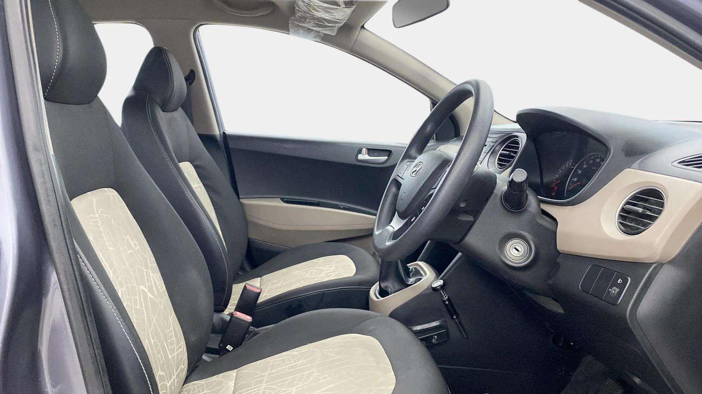 2016 Hyundai Grand i10 SPORTZ 1.2 KAPPA VTVT, Petrol, Manual, 22,357 km, Right Side Front Door Cabin