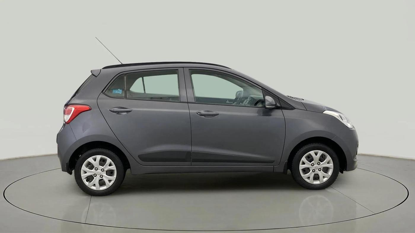 2016 Hyundai Grand i10 SPORTZ 1.2 KAPPA VTVT, Petrol, Manual, 22,357 km, Right Side View