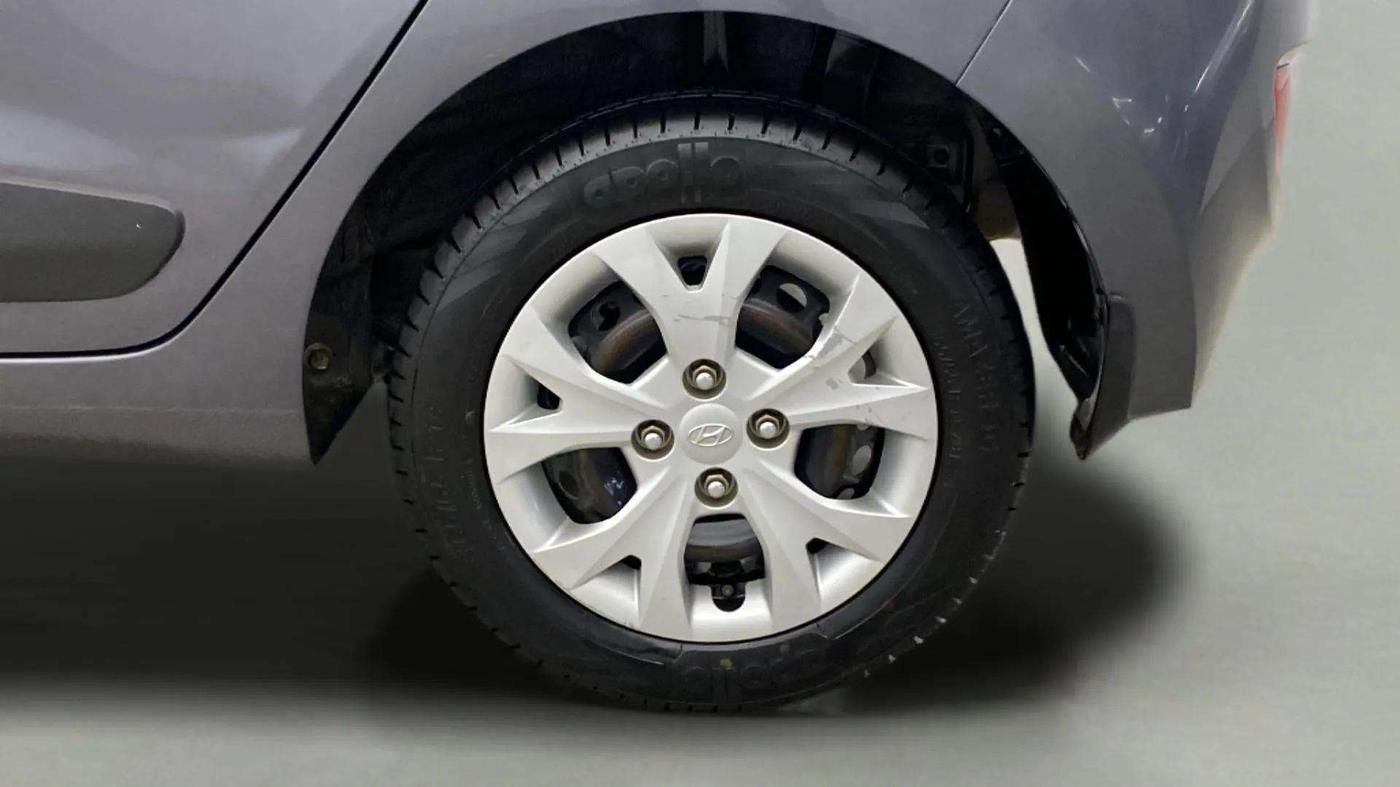 2016 Hyundai Grand i10 SPORTZ 1.2 KAPPA VTVT, Petrol, Manual, 22,357 km, Left Rear Wheel