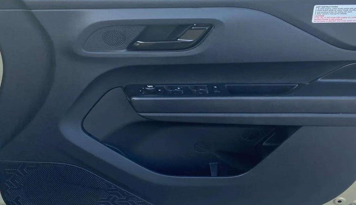 2022 Tata PUNCH CREATIVE 1.2 AMT KAZIRANGA EDITION , Petrol, Automatic, 36,063 km, Driver Side Door Panels Control
