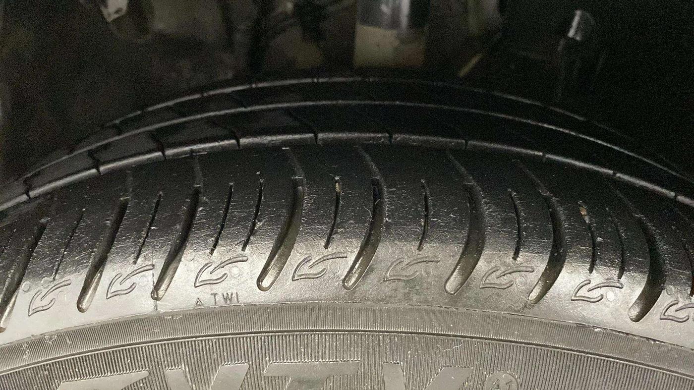 2020 Tata ALTROZ XZ PETROL, Petrol, Manual, 61,729 km, Left Front Tyre Tread