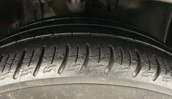 2020 Tata ALTROZ XZ PETROL, Petrol, Manual, 61,584 km, Right Front Tyre Tread
