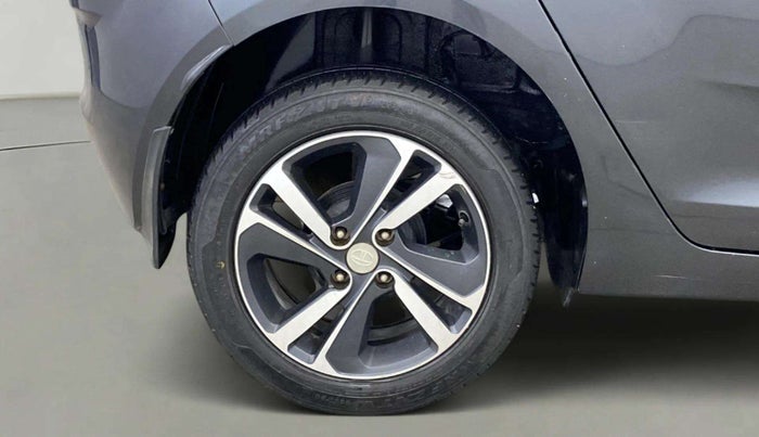 2020 Tata ALTROZ XZ PETROL, Petrol, Manual, 61,584 km, Right Rear Wheel