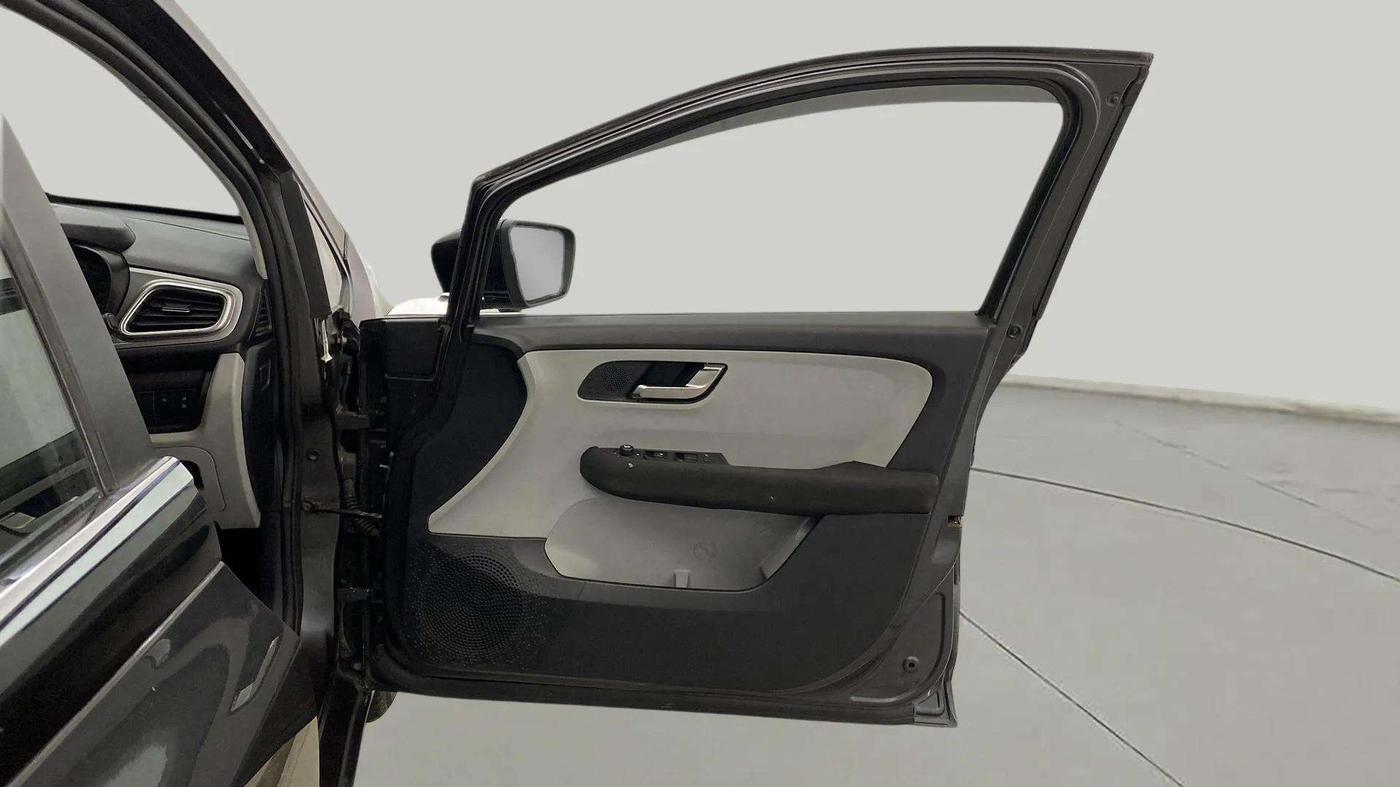 2020 Tata ALTROZ XZ PETROL, Petrol, Manual, 61,729 km, RHS Front Door