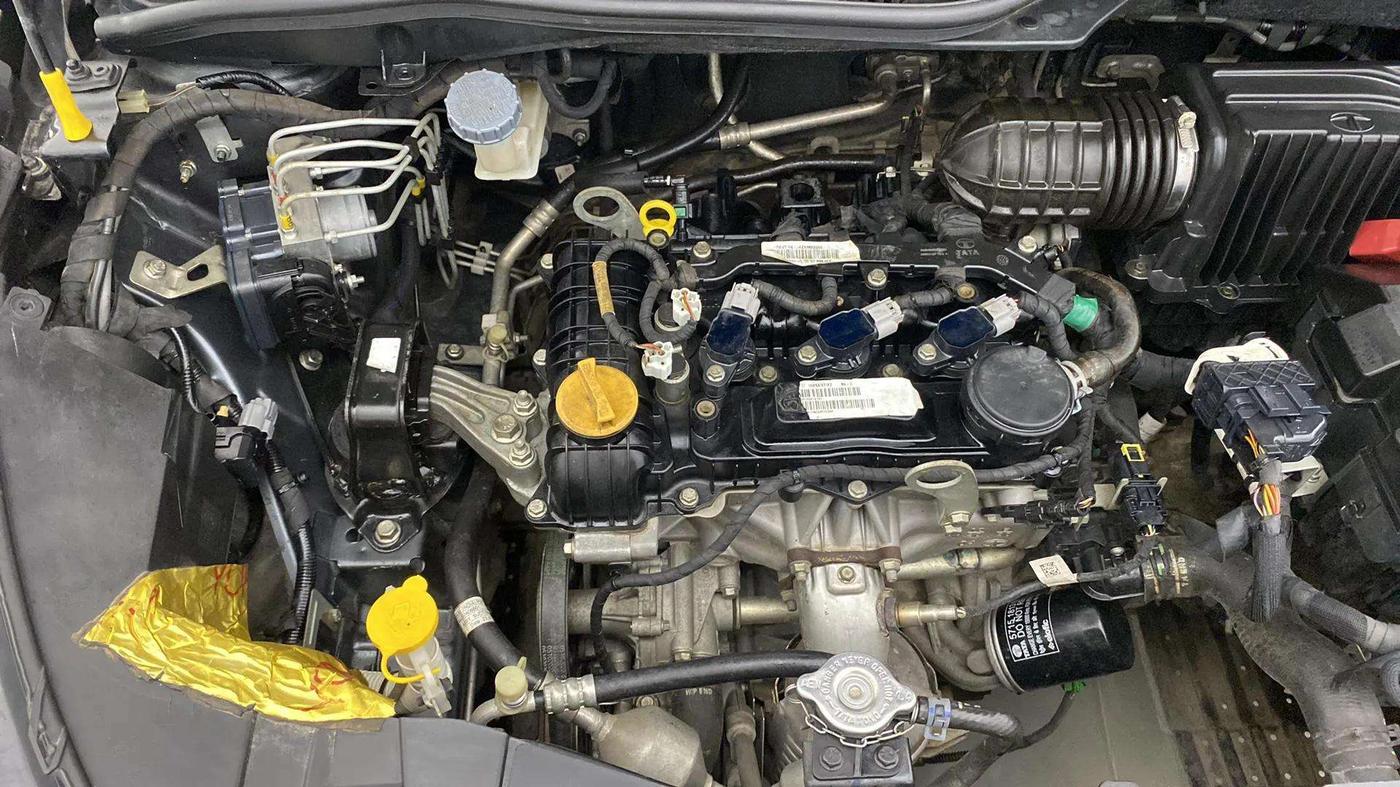 2020 Tata ALTROZ XZ PETROL, Petrol, Manual, 61,729 km, Engine View - Right