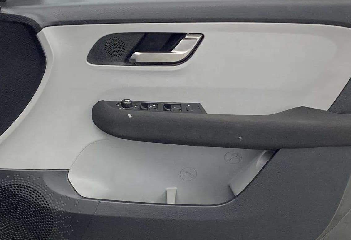 2020 Tata ALTROZ XZ PETROL, Petrol, Manual, 61,729 km, Driver Side Door Panels Control