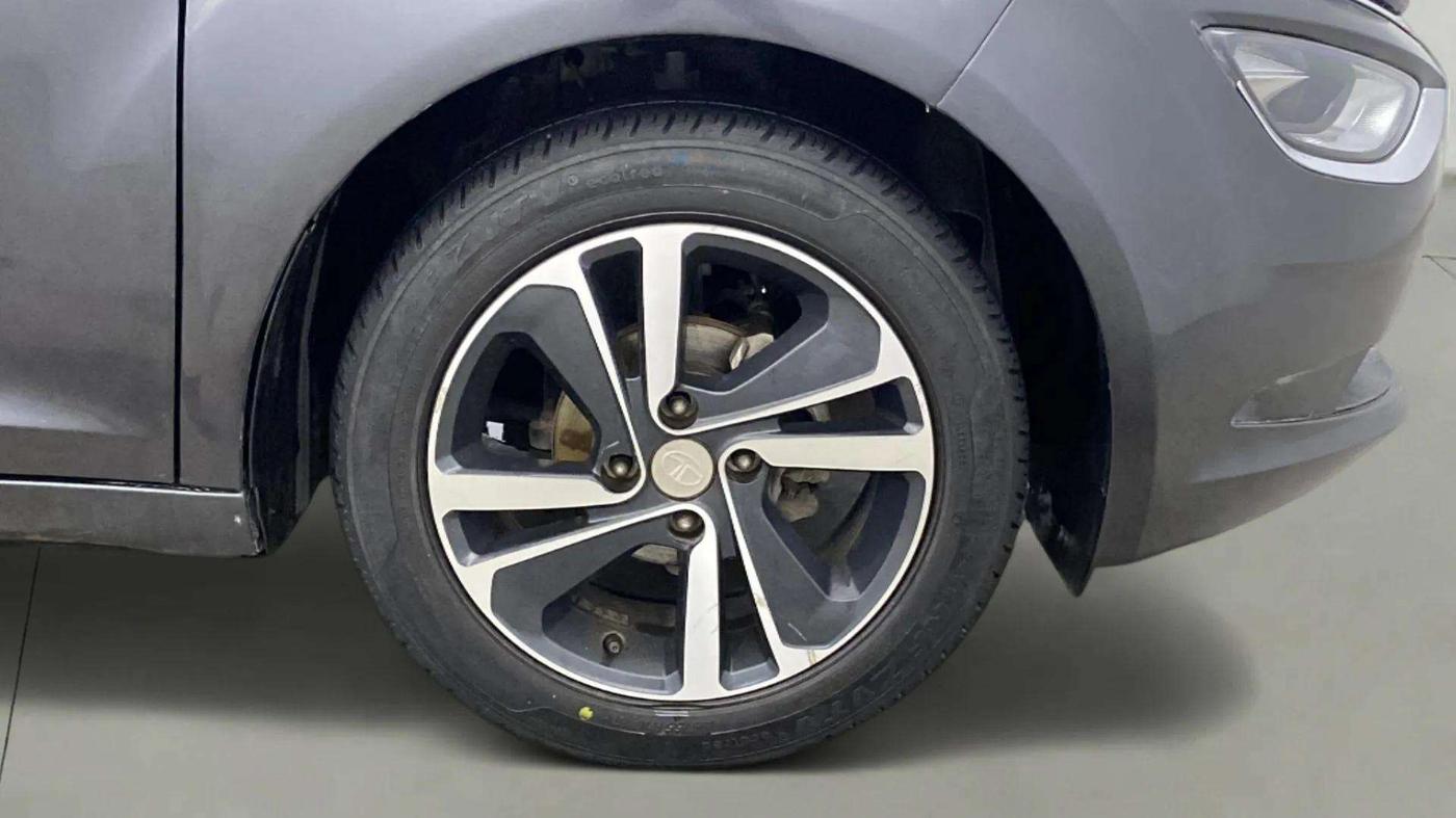 2020 Tata ALTROZ XZ PETROL, Petrol, Manual, 61,729 km, Right Front Wheel