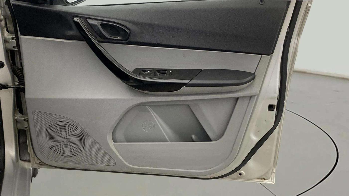 2020 Tata Tiago XT PETROL, Petrol, Manual, 53,463 km, Driver Side Door Panels Control