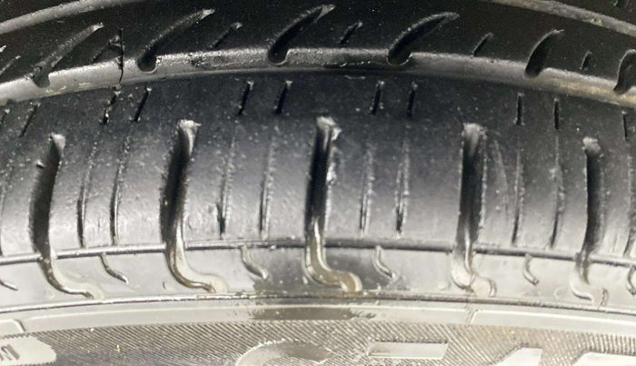 2014 Maruti Wagon R 1.0 VXI, Petrol, Manual, 67,457 km, Right Front Tyre Tread