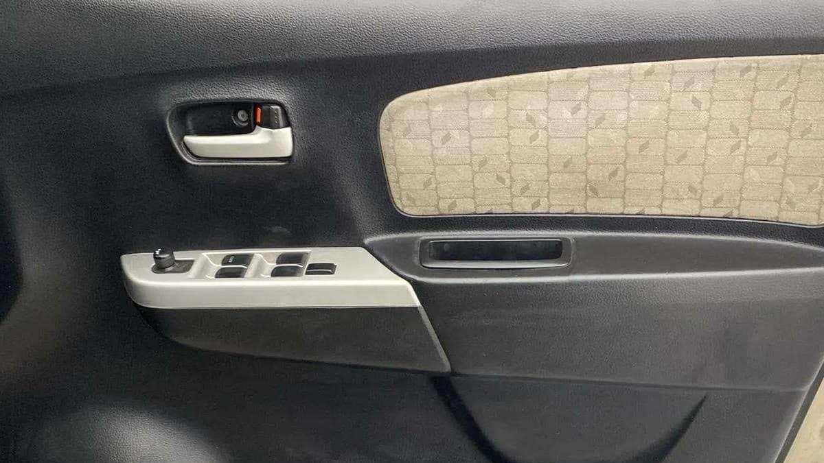 2014 Maruti Wagon R 1.0 VXI, Petrol, Manual, 67,465 km, Driver Side Door Panels Control