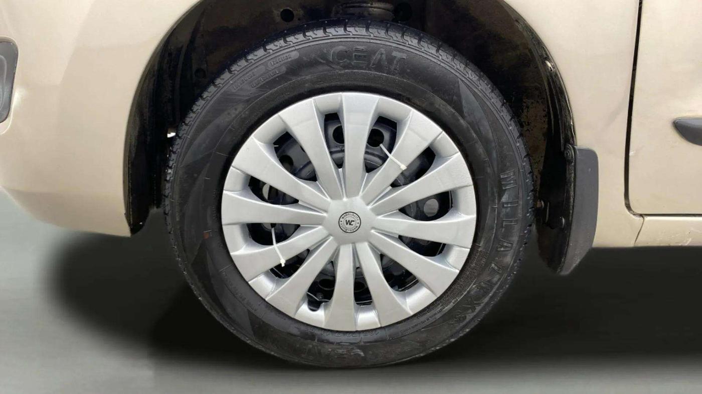 2014 Maruti Wagon R 1.0 VXI, Petrol, Manual, 67,465 km, Left Front Wheel