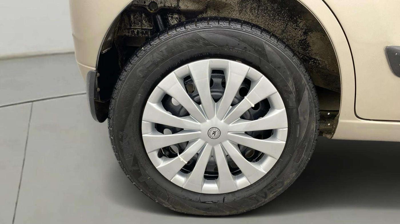 2014 Maruti Wagon R 1.0 VXI, Petrol, Manual, 67,465 km, Right Rear Wheel
