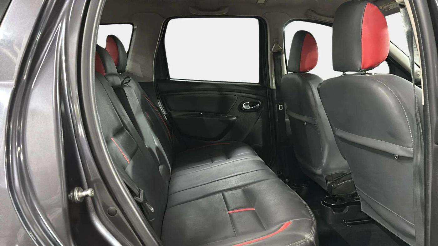 2021 Renault Duster RXZ 1.3 TURBO PETROL CVT, Petrol, Automatic, 64,582 km, Right Side Rear Door Cabin