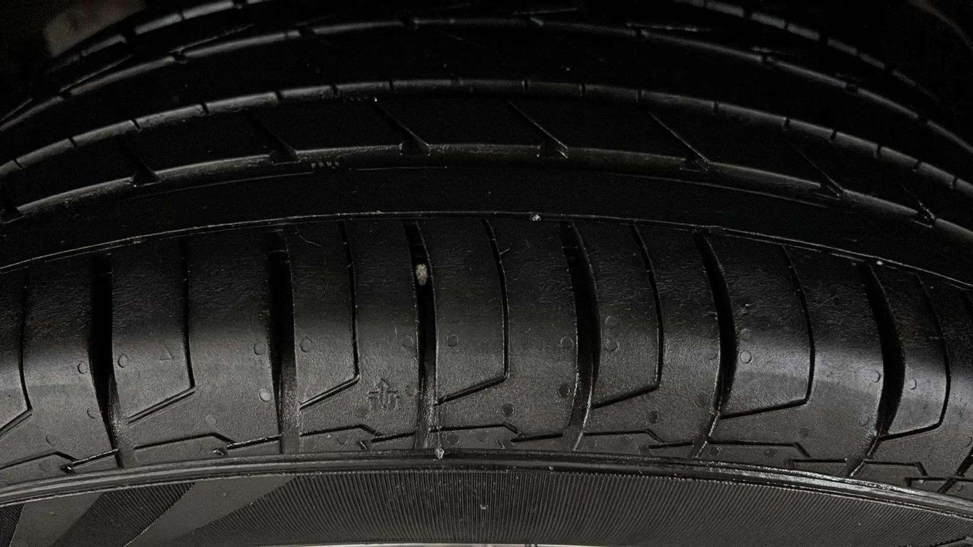 2021 Renault Duster RXZ 1.3 TURBO PETROL CVT, Petrol, Automatic, 64,582 km, Left Rear Tyre Tread