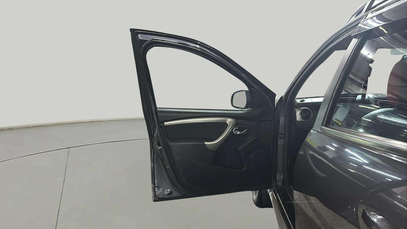 2021 Renault Duster RXZ 1.3 TURBO PETROL CVT, Petrol, Automatic, 64,582 km, LHS Front Door