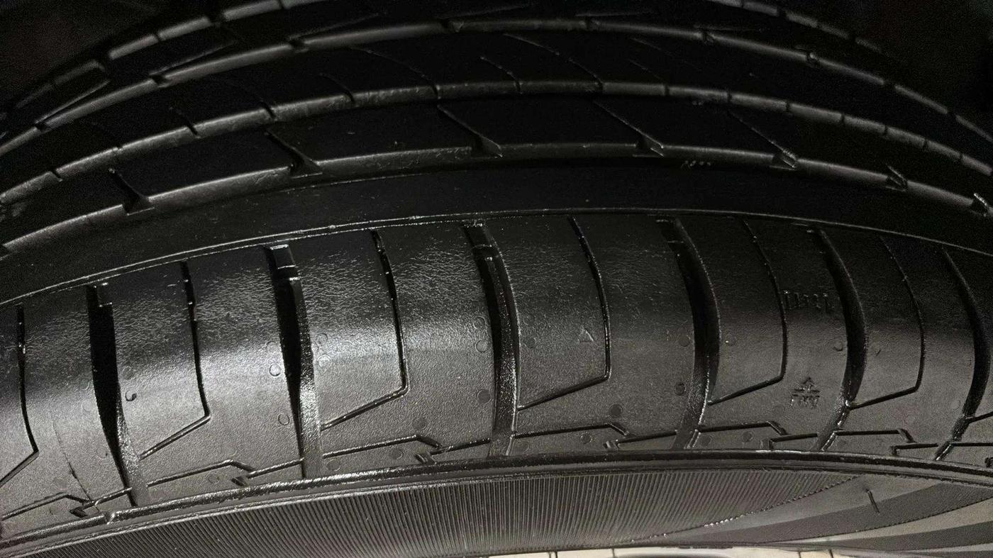 2021 Renault Duster RXZ 1.3 TURBO PETROL CVT, Petrol, Automatic, 64,582 km, Right Rear Tyre Tread