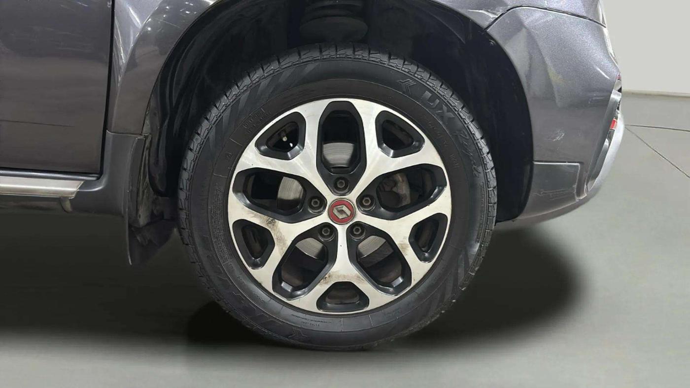 2021 Renault Duster RXZ 1.3 TURBO PETROL CVT, Petrol, Automatic, 64,582 km, Right Front Wheel
