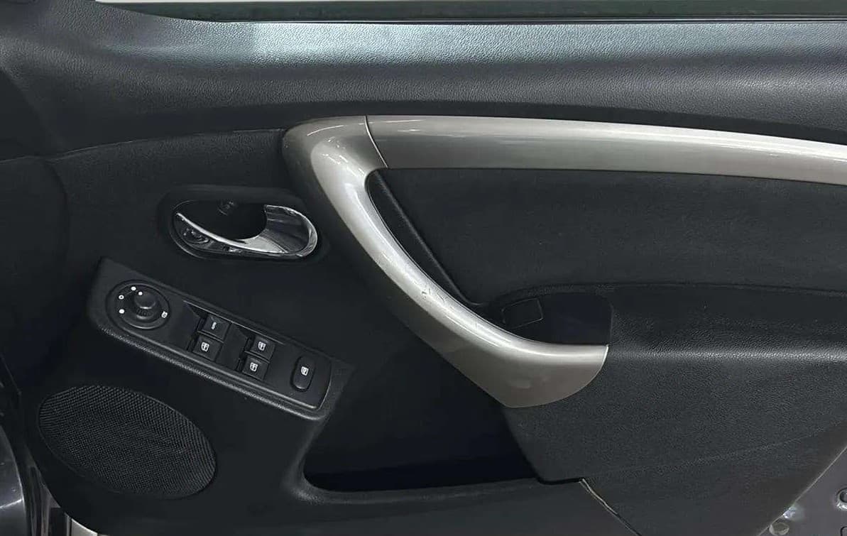 2021 Renault Duster RXZ 1.3 TURBO PETROL CVT, Petrol, Automatic, 64,582 km, Driver Side Door Panels Control
