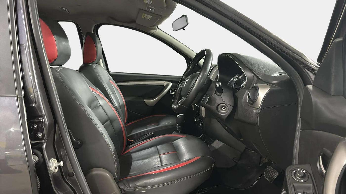 2021 Renault Duster RXZ 1.3 TURBO PETROL CVT, Petrol, Automatic, 64,582 km, Right Side Front Door Cabin