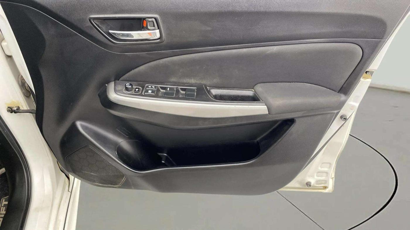 2019 Maruti Swift ZXI PLUS AMT, Petrol, Automatic, 57,803 km, Driver Side Door Panels Control