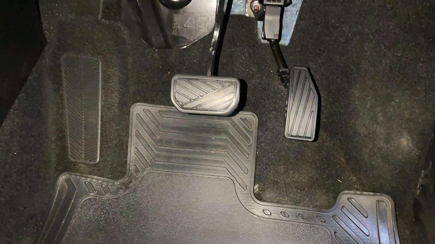 2019 Maruti XL6 ALPHA AT, Petrol, Automatic, 43,126 km, Pedals