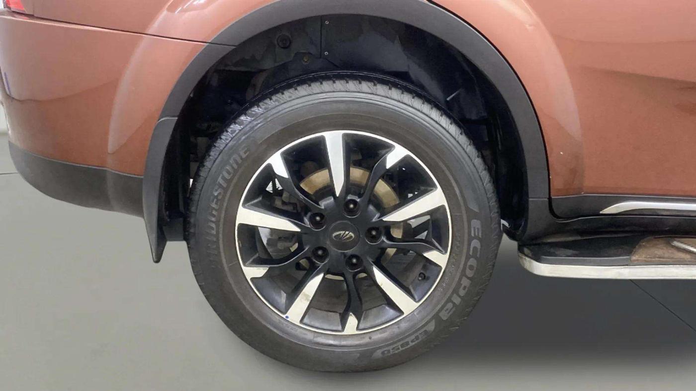 2019 Mahindra XUV500 W11 (O) AT, Diesel, Automatic, 64,824 km, Right Rear Wheel