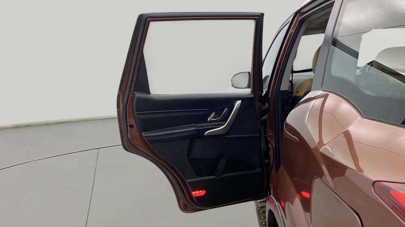 2019 Mahindra XUV500 W11 (O) AT, Diesel, Automatic, 64,824 km, LHS Rear Door