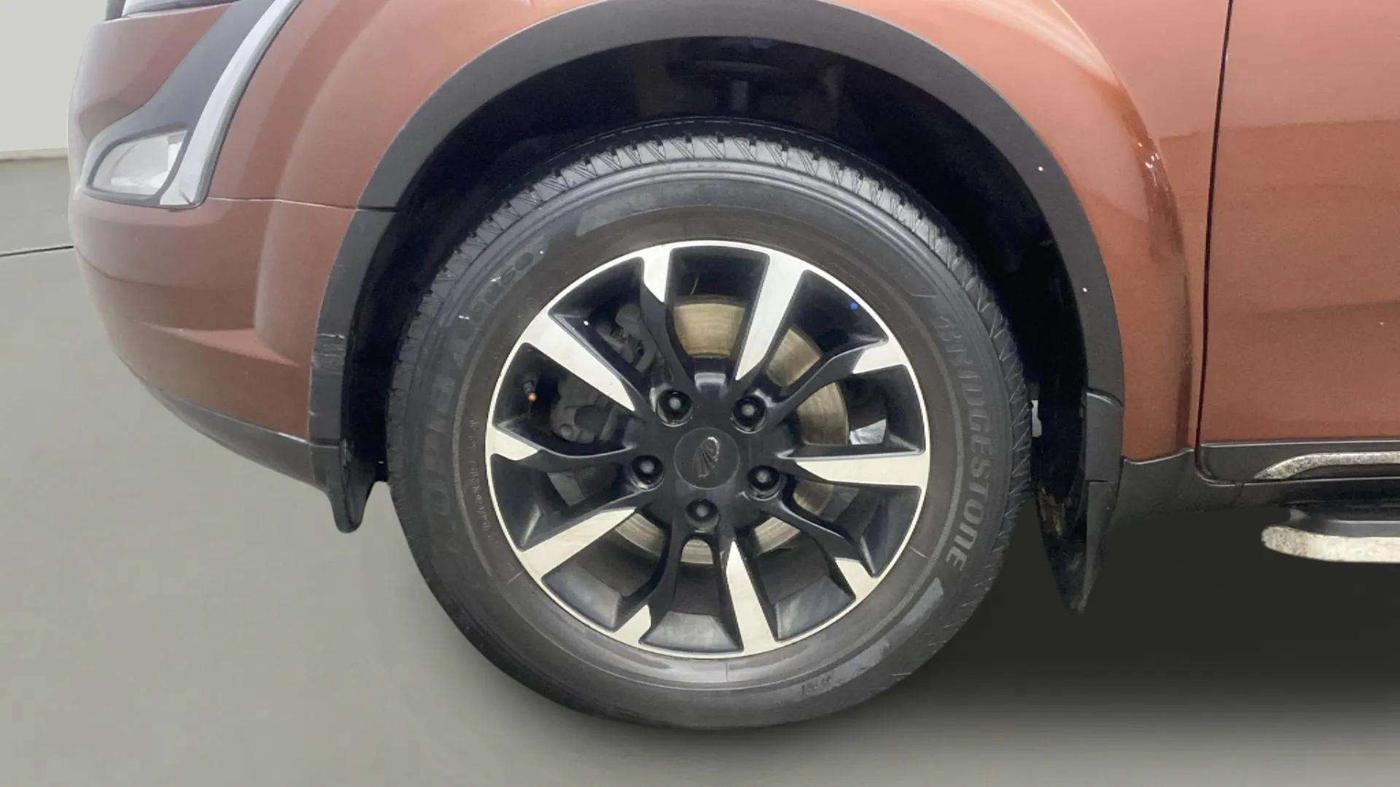 2019 Mahindra XUV500 W11 (O) AT, Diesel, Automatic, 64,824 km, Left Front Wheel
